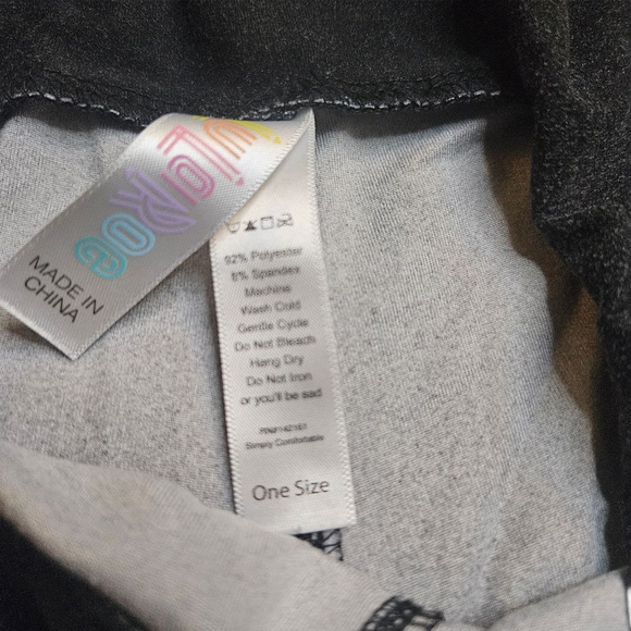 LuLaRoe One Size Black Purple Smoke Skull Leggings - Picture 6 of 8